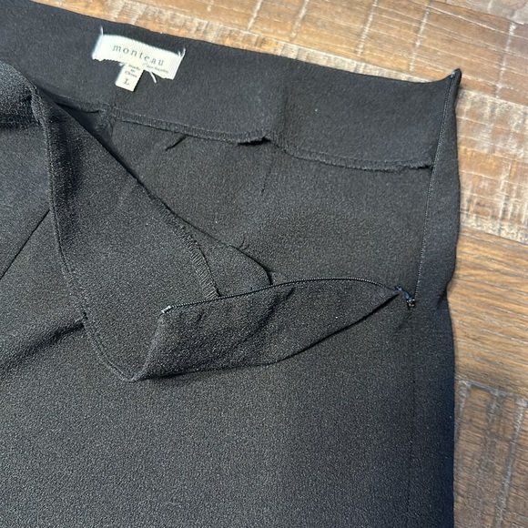 Monteau Black scalloped bottom shorts - Picture 3 of 6